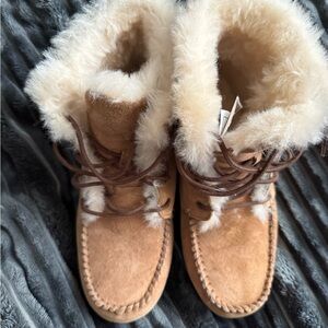 UGG women’s size 8 NEW boots